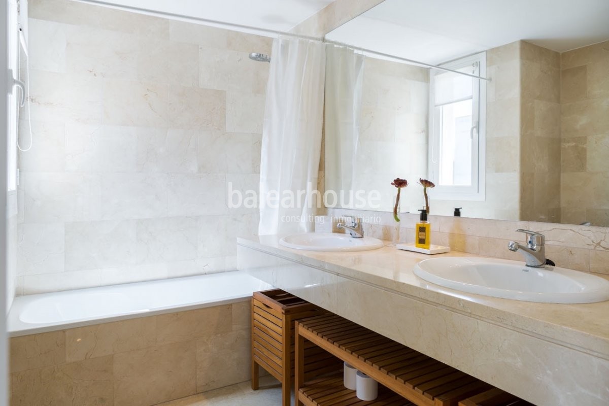Fantástico piso con terraza en un cuidado complejo con piscina y jardines en Bonanova