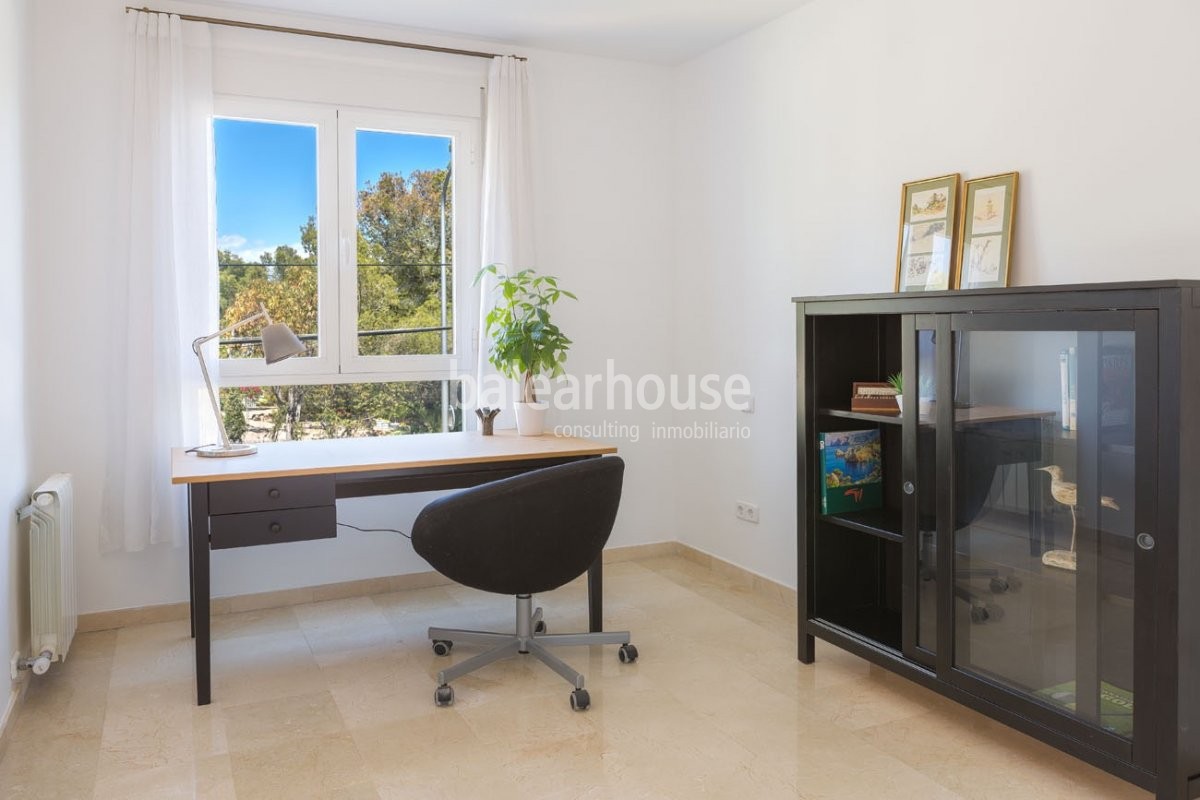 Fantástico piso con terraza en un cuidado complejo con piscina y jardines en Bonanova
