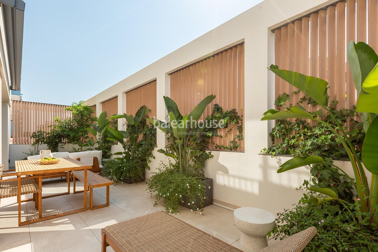 Fabulosa planta baja de diseño moderno y altas calidades con gran terraza en Son Armadans