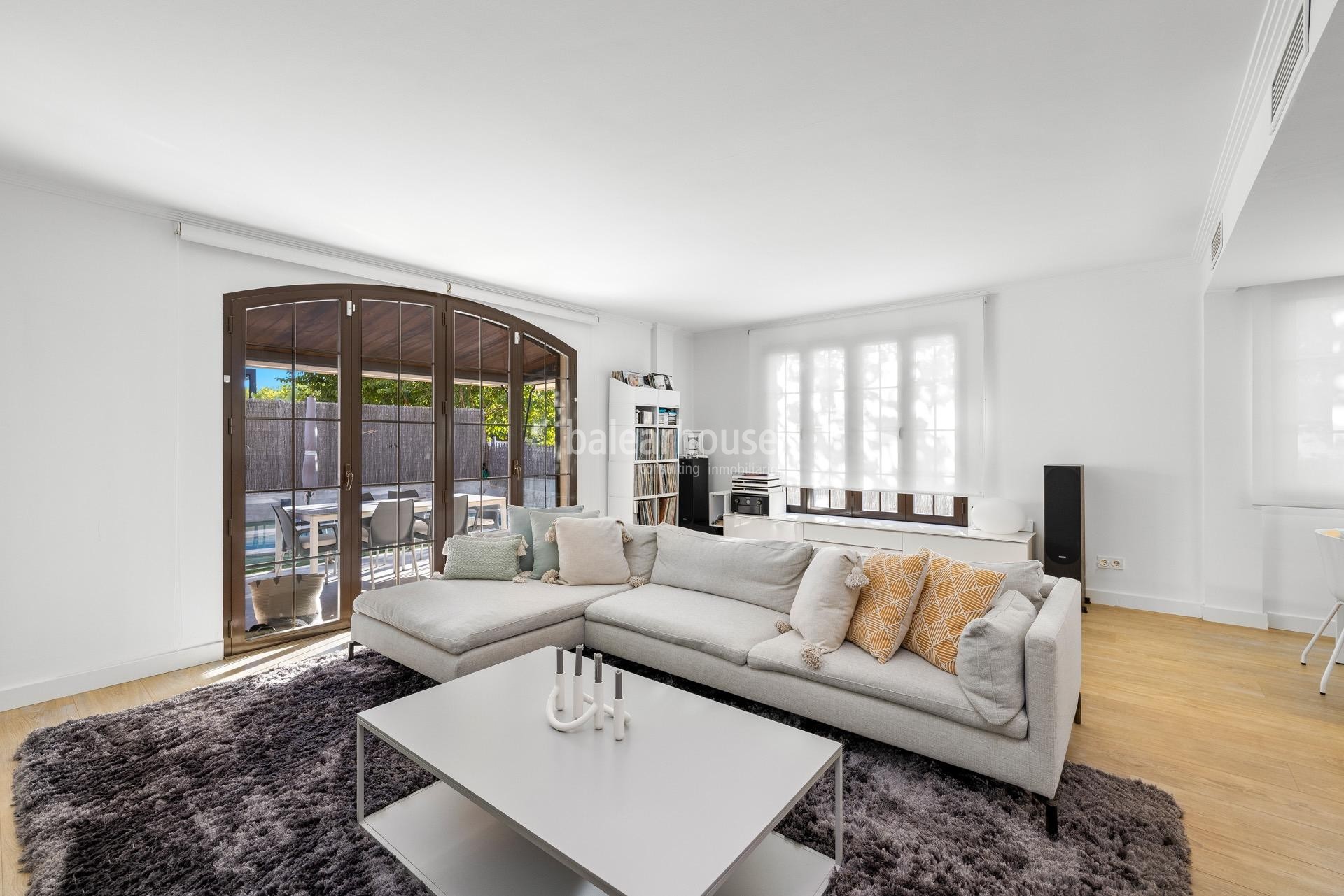 Contemporánea Villa mediterránea con jardín y piscina muy cerca de tranquilas playas en Puigderos