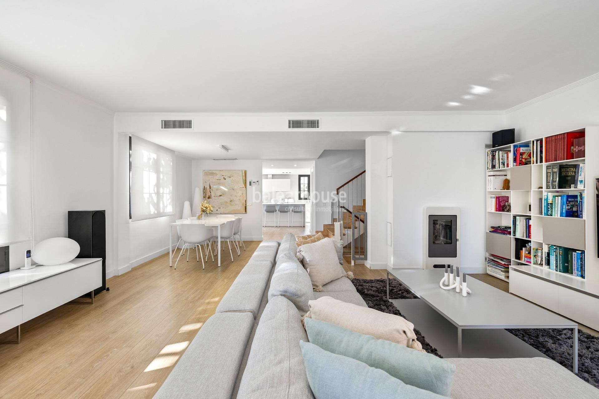 Contemporánea Villa mediterránea con jardín y piscina muy cerca de tranquilas playas en Puigderos