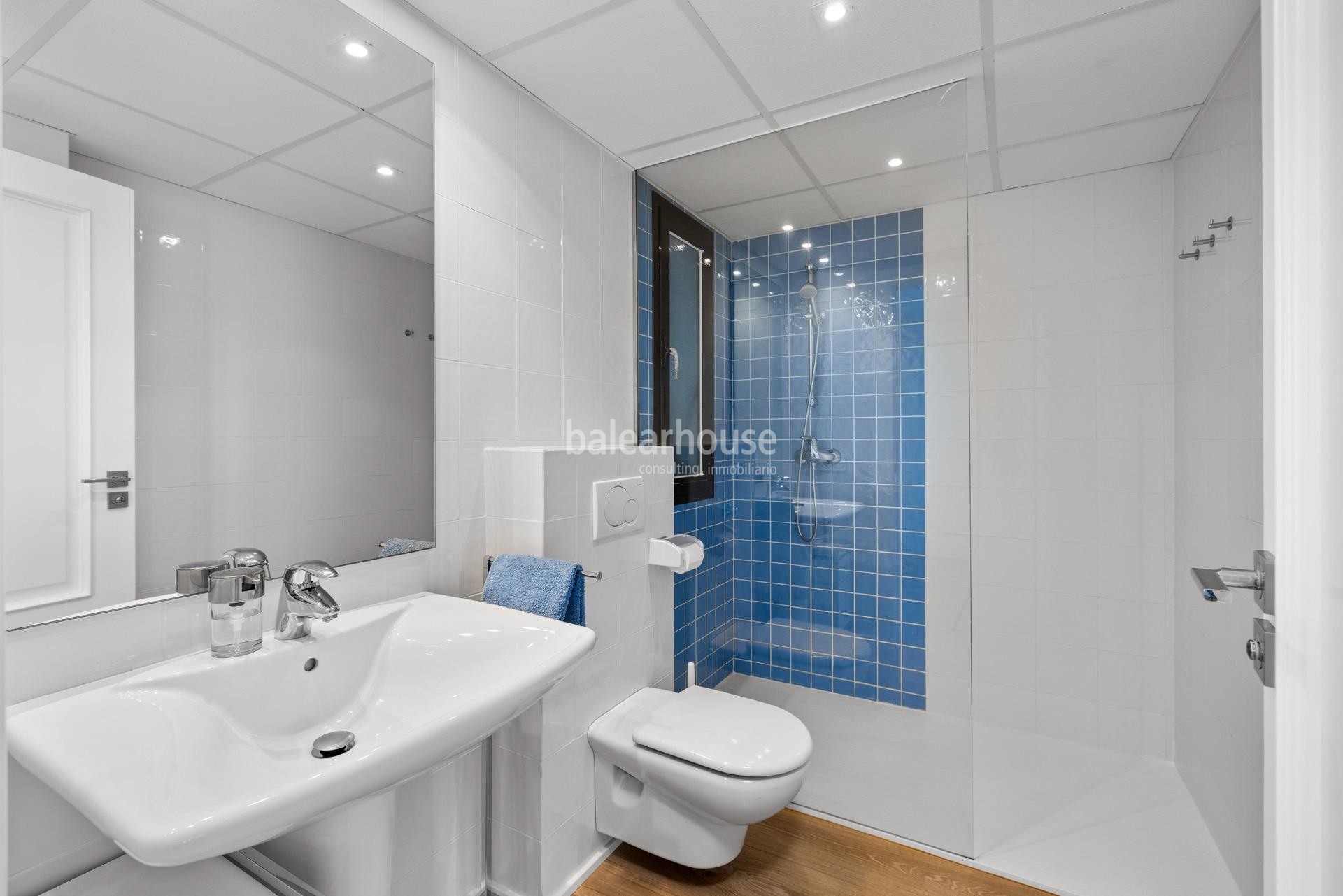 Contemporánea Villa mediterránea con jardín y piscina muy cerca de tranquilas playas en Puigderos