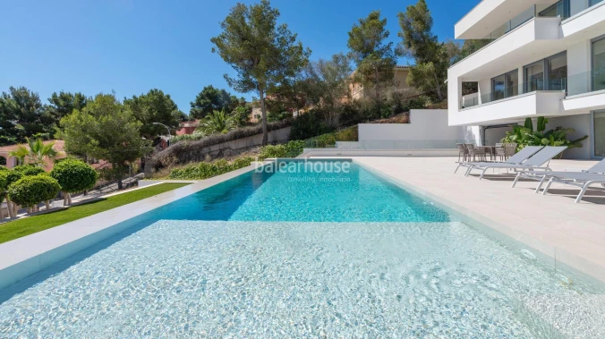 Magnificent new villa with sea views in Palmanova, with a Moderna design, terraces and gardens
