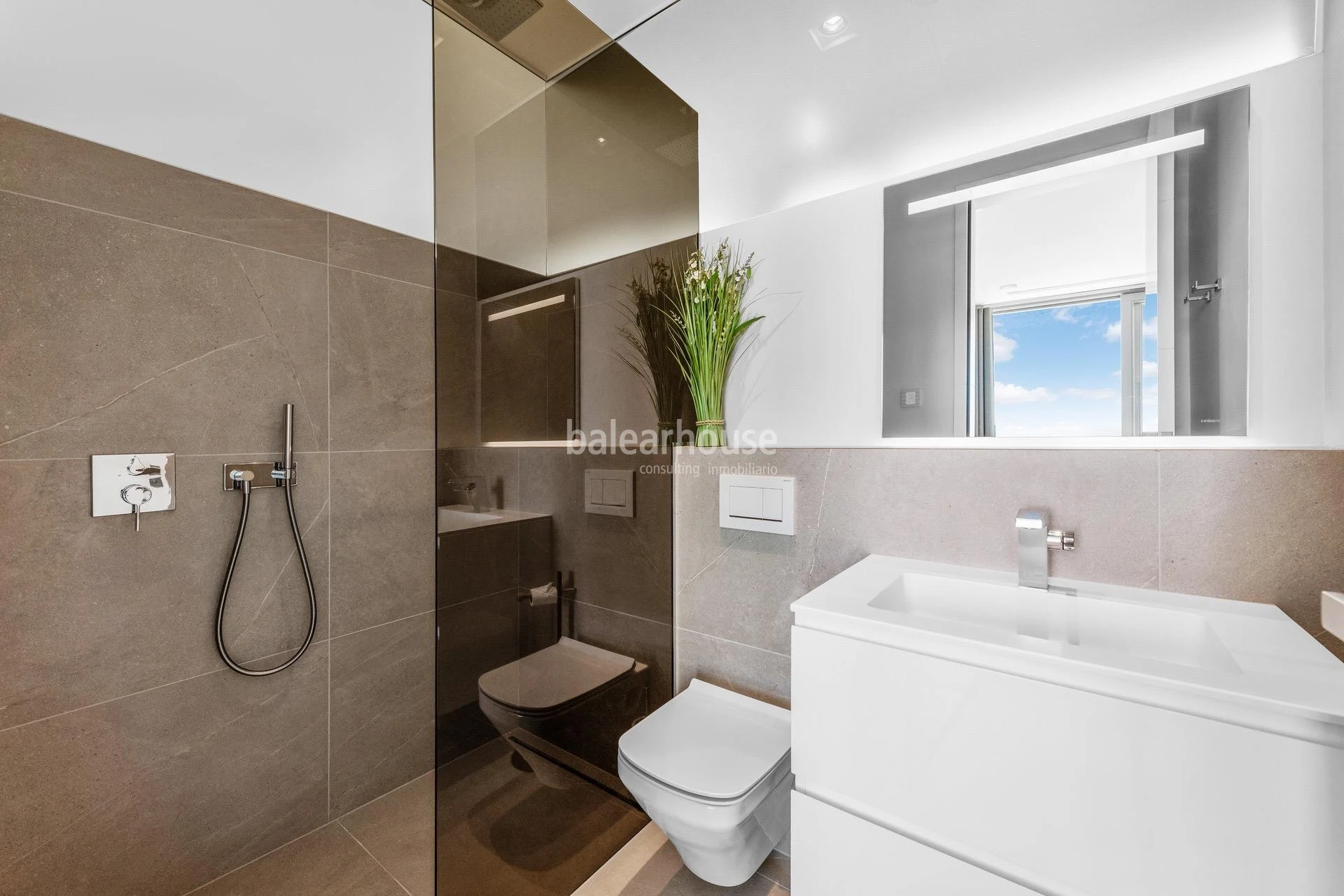 Magnificent new villa with sea views in Palmanova, with a Moderna design, terraces and gardens