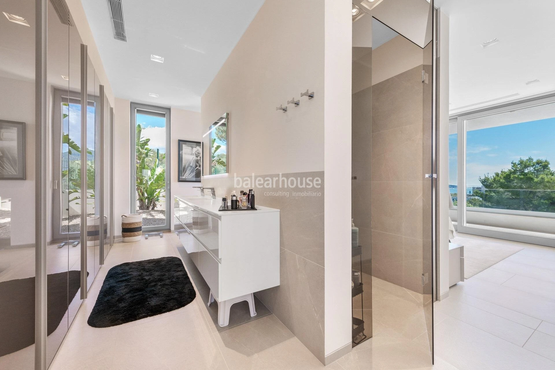 Magnificent new villa with sea views in Palmanova, with a Moderna design, terraces and gardens