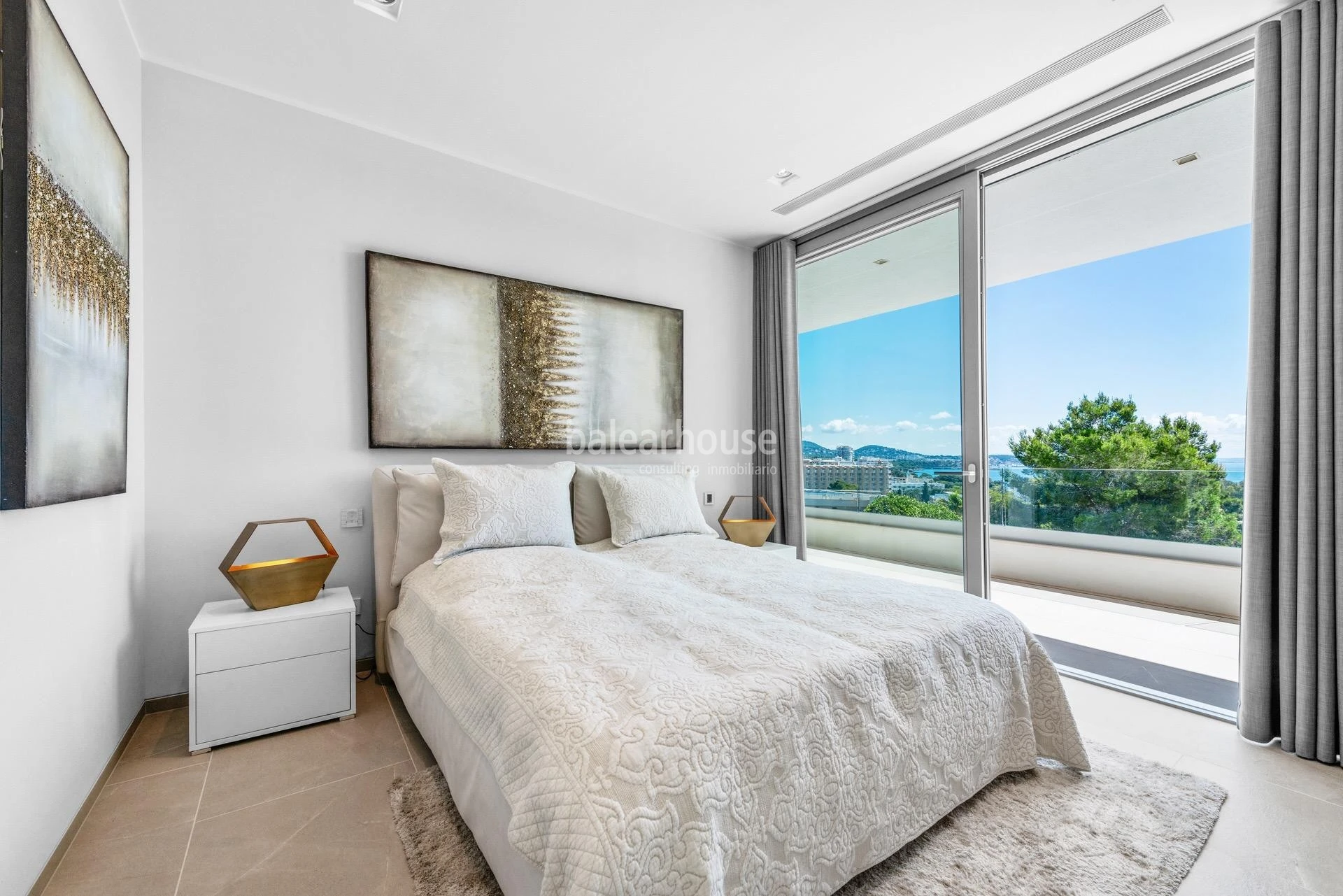 Magnificent new villa with sea views in Palmanova, with a Moderna design, terraces and gardens