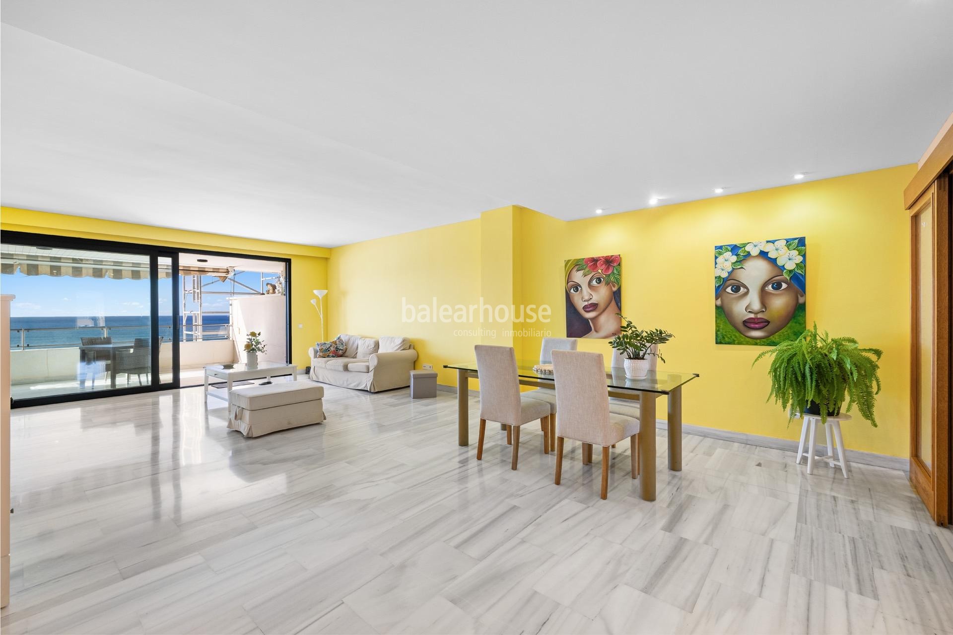 Fabuloso piso en primera línea de playa del Portixol con impresionantes vistas al mar y a toda la bahía de Palma