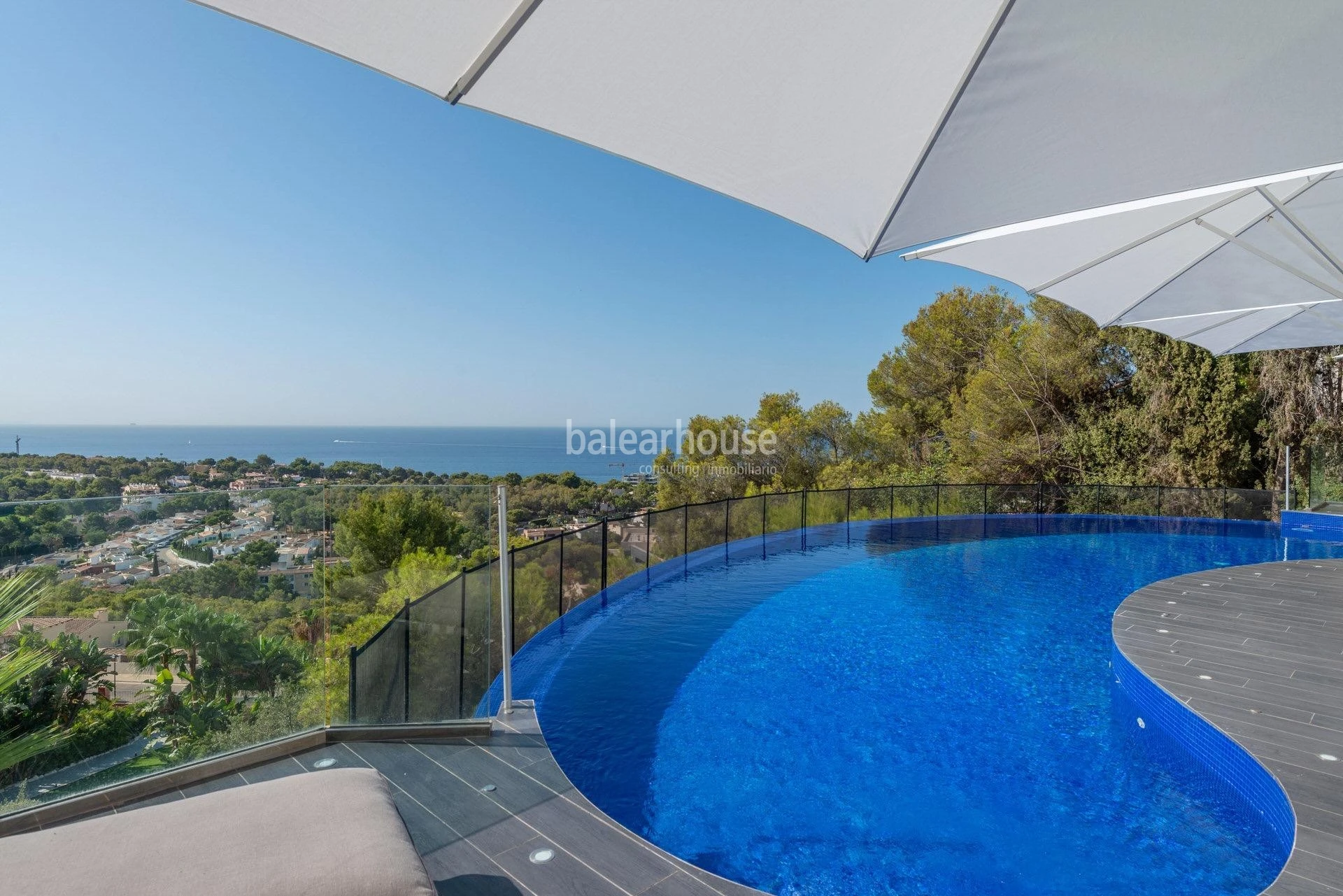 Impeccable villa with terraces and magnificent sea views in the exclusive area of Bendinat