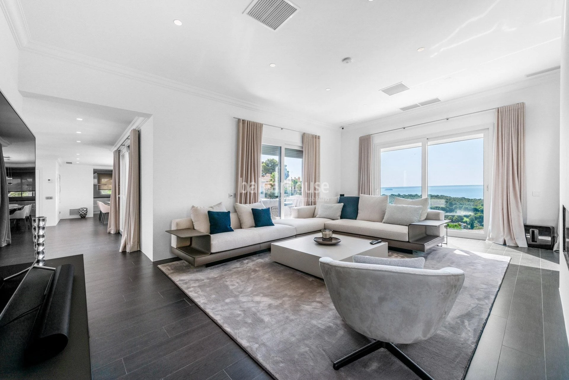 Impeccable villa with terraces and magnificent sea views in the exclusive area of Bendinat