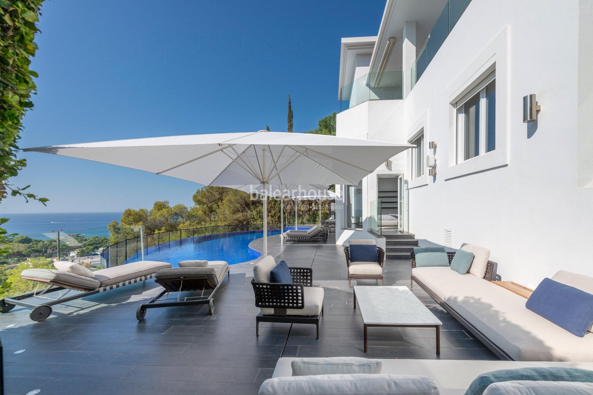 Impecable y elegante villa con terrazas y magníficas vistas al mar en la exclusiva zona de Bendinat