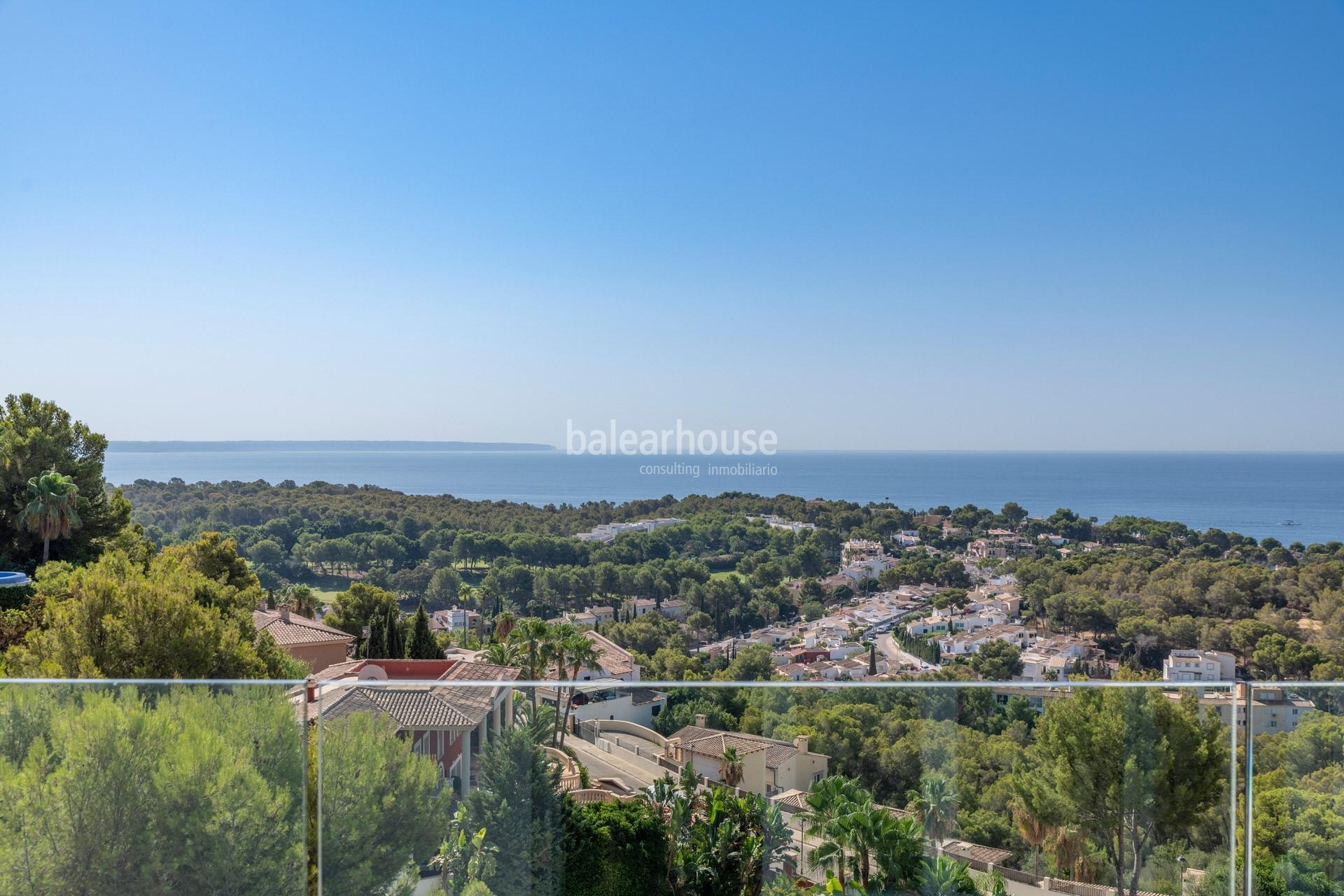 Impecable y elegante villa con terrazas y magníficas vistas al mar en la exclusiva zona de Bendinat