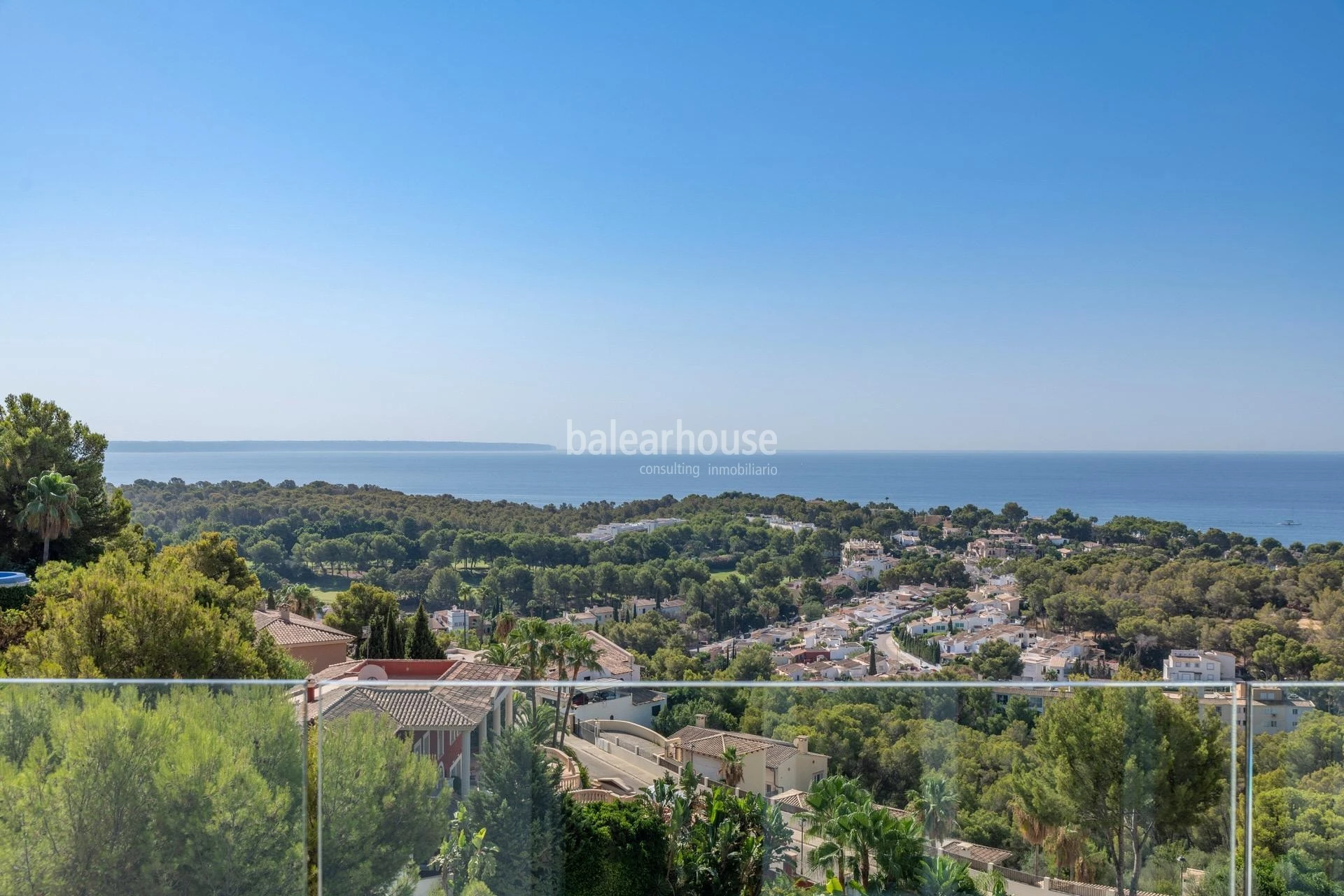 Impeccable villa with terraces and magnificent sea views in the exclusive area of Bendinat