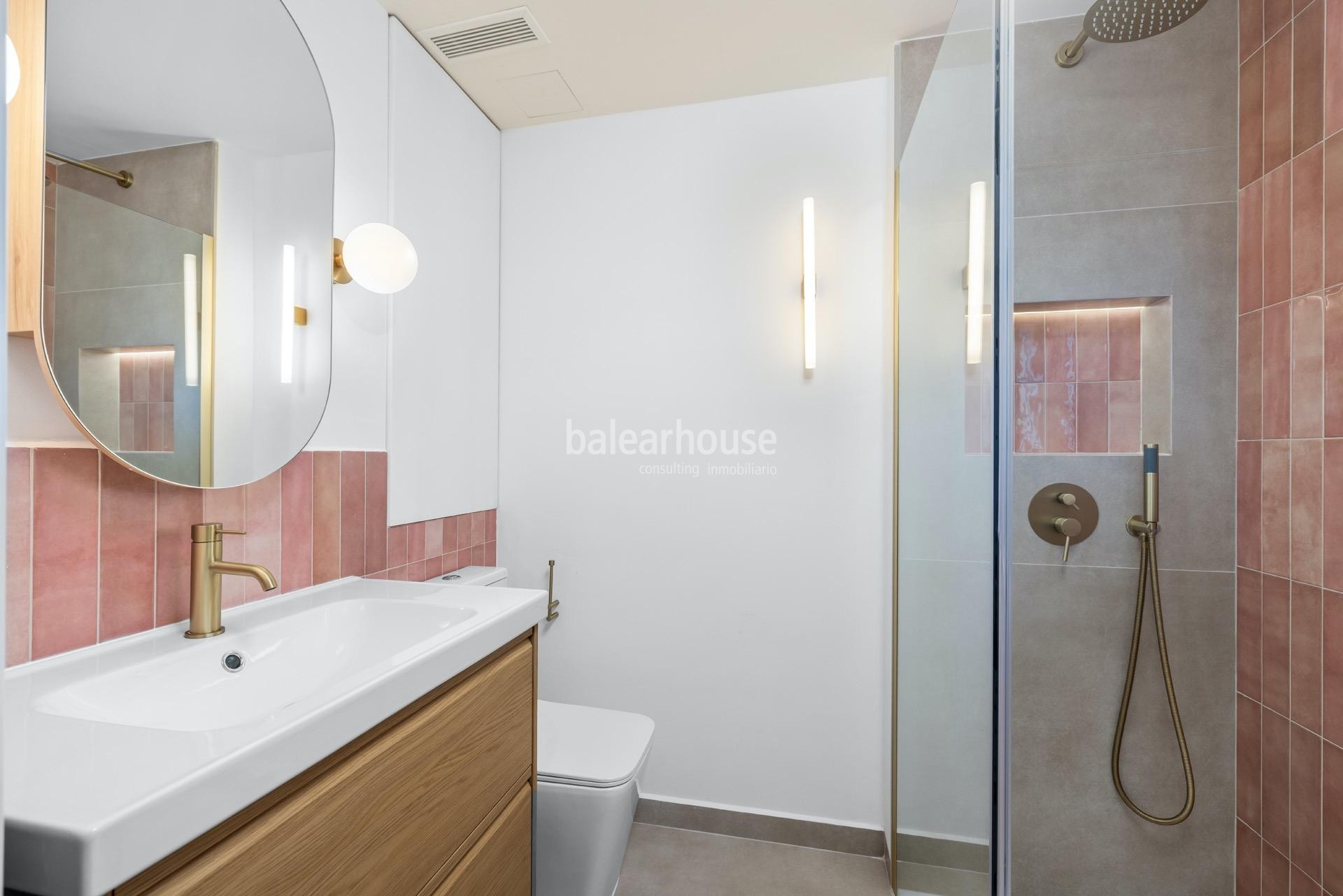 Atemberaubender Meerblick und Panoramablick auf Puerto Portals von dieser exquisit renovierten Wohnung mit Premium-Ausstattung