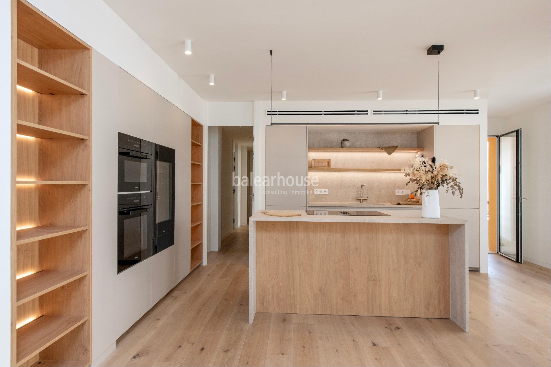 Exclusivo piso reformado con gran terraza en el corazón de Santa Catalina