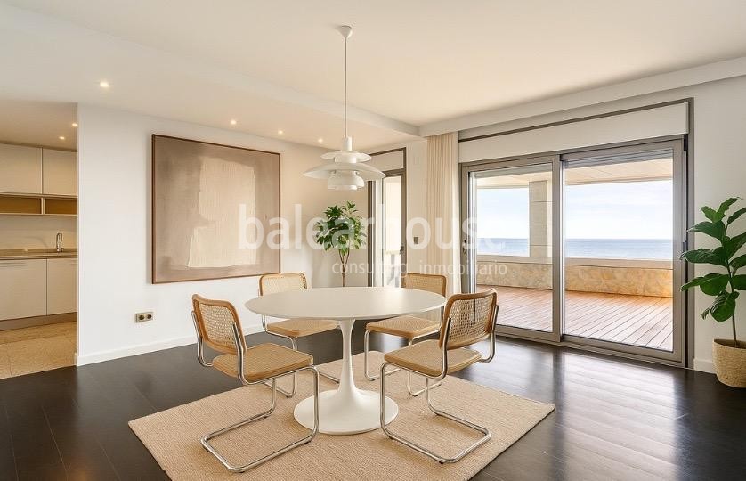 Exklusive Immobilie direkt am Meer mit großer Terrasse und direktem, privatem Zugang zum Meer.