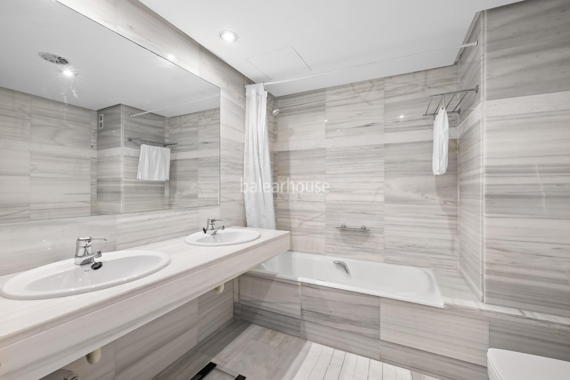 Fabuloso piso en primera línea de playa del Portixol con impresionantes vistas al mar y a toda la bahía de Palma