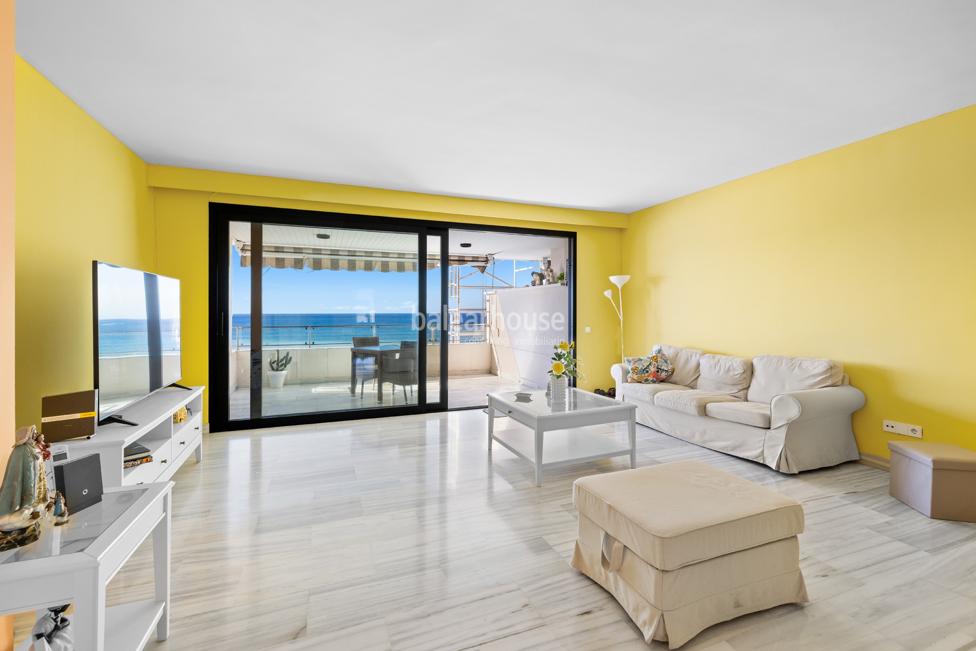 Fabulous Seafront Apartment in Portixol with Breathtaking Views of the Sea and the Entire Bay of Palma