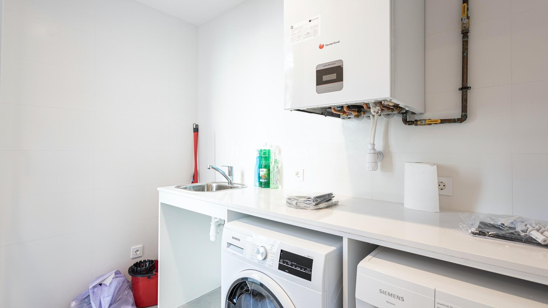 Excelente planta baja a estrenar en Palma junto al golf, con terraza y jardín privado.