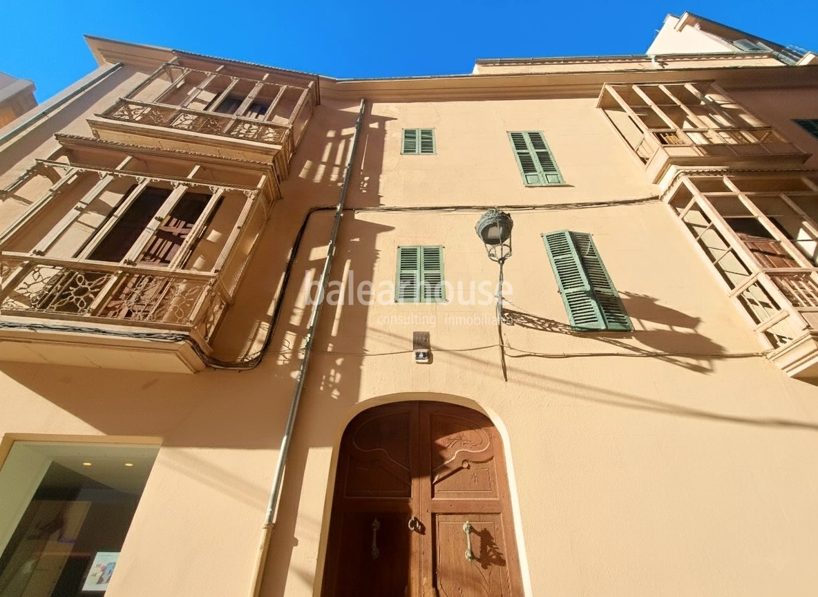 Palace for renovation with great potential in the heart of Palma's Old Town