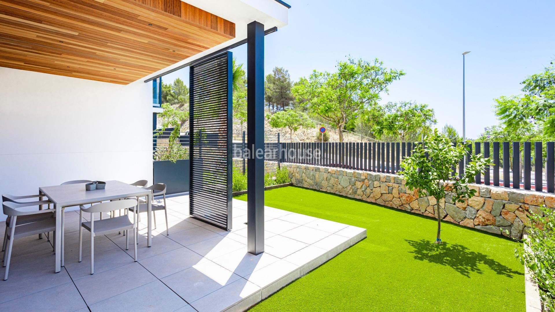 Excellent ground floor  next to the golf course, with terrace and private garden