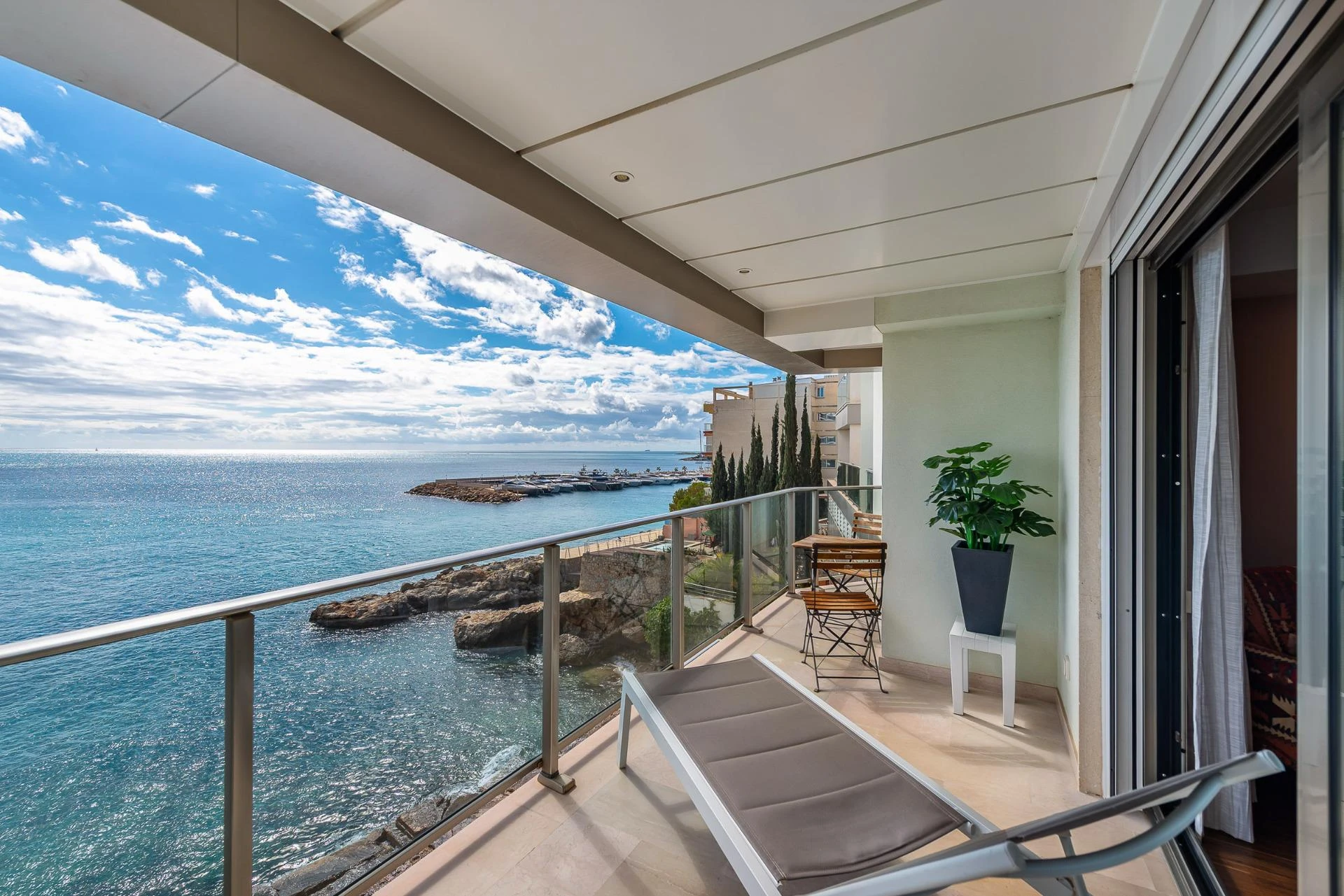 Magnificent apartment with stunning views of the Mediterranean and sea access in San Agustín