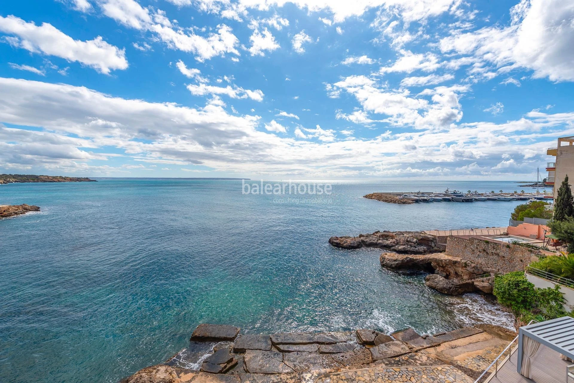 Magnífico piso con vistas impresionantes al Mediterráneo y acceso al mar en San Agustín