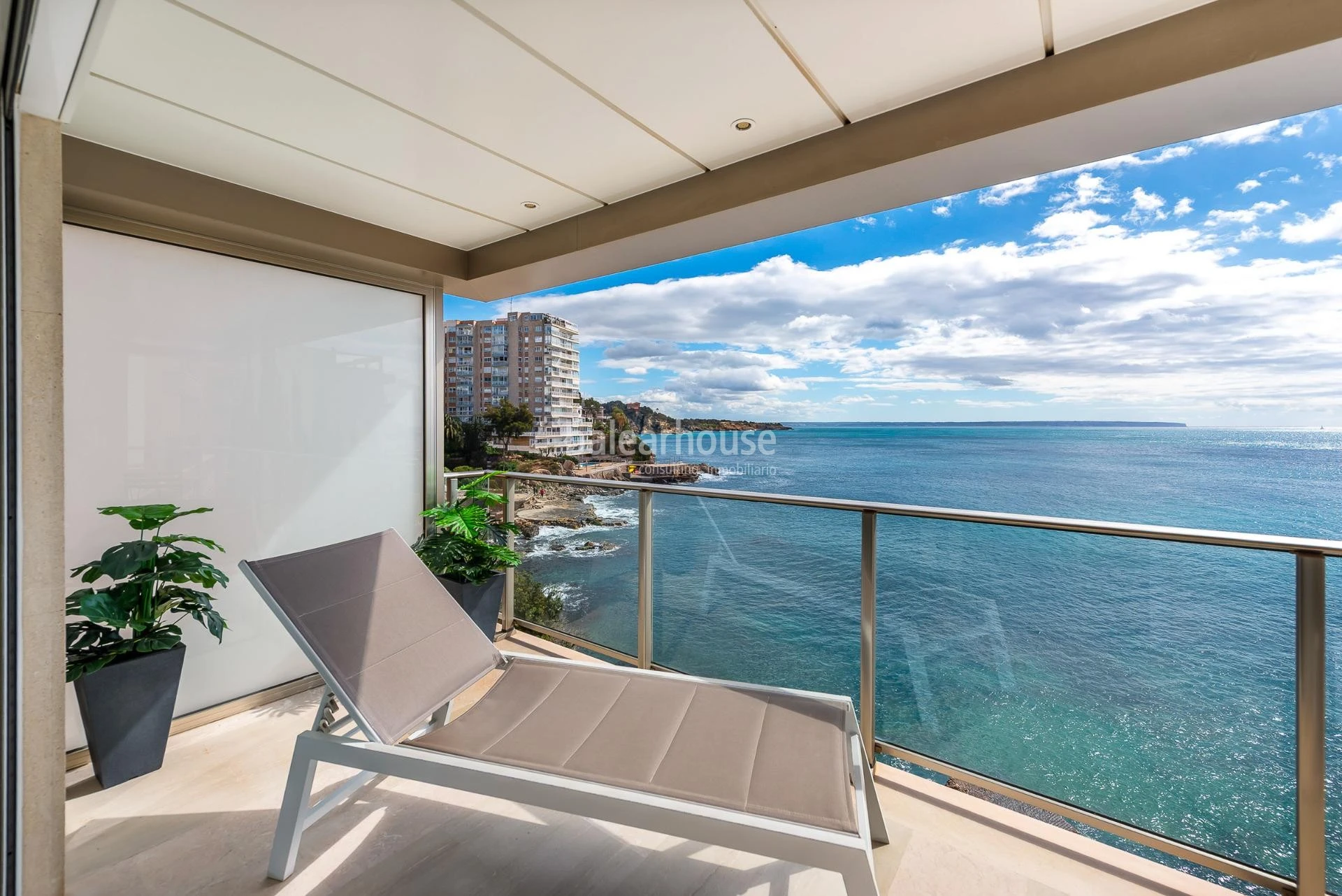 Magnífico piso con vistas impresionantes al Mediterráneo y acceso al mar en San Agustín