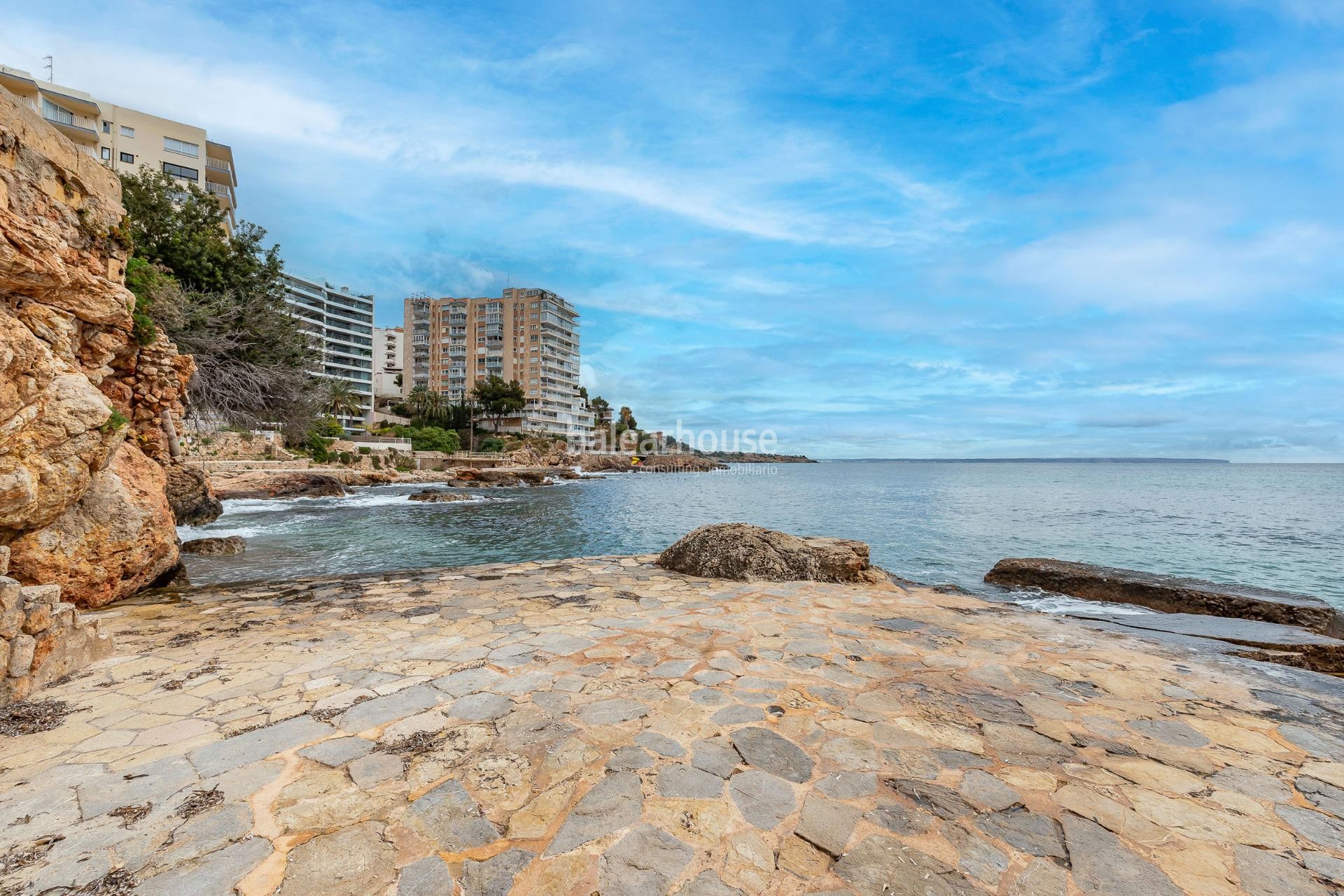 Magnífico piso con vistas impresionantes al Mediterráneo y acceso al mar en San Agustín
