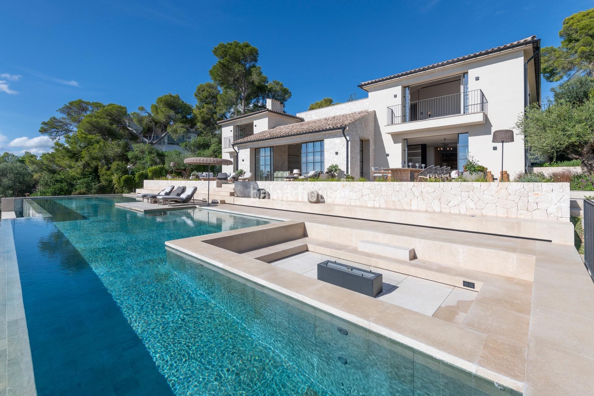 Gran villa de obra nueva con un elegante diseño contemporáneo y vistas deslumbrantes al mar.