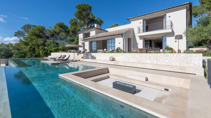 Large newly built villa with an elegant contemporary design and stunning sea views.