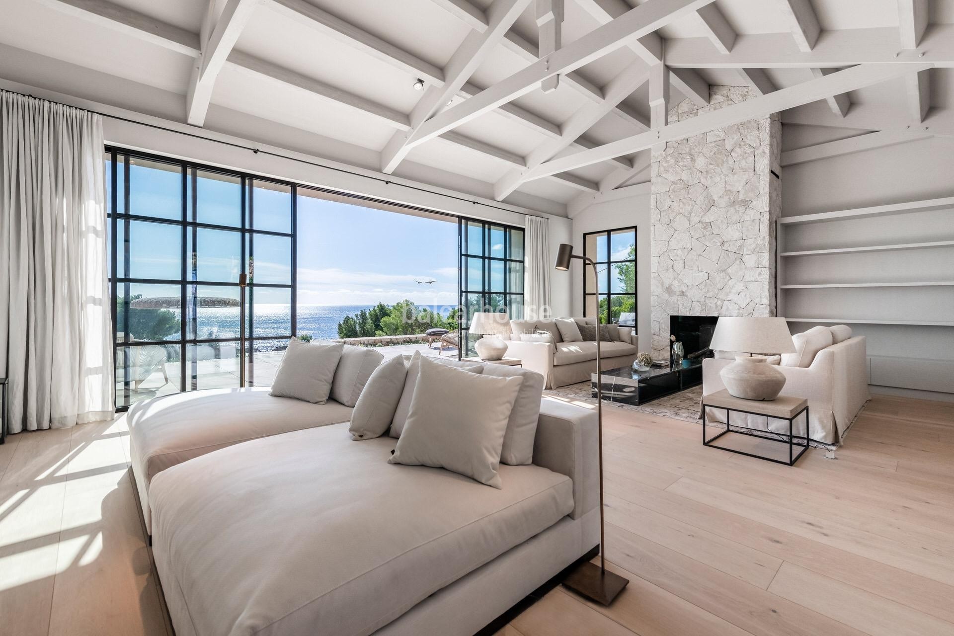 Gran villa de obra nueva con un elegante diseño contemporáneo y vistas deslumbrantes al mar.