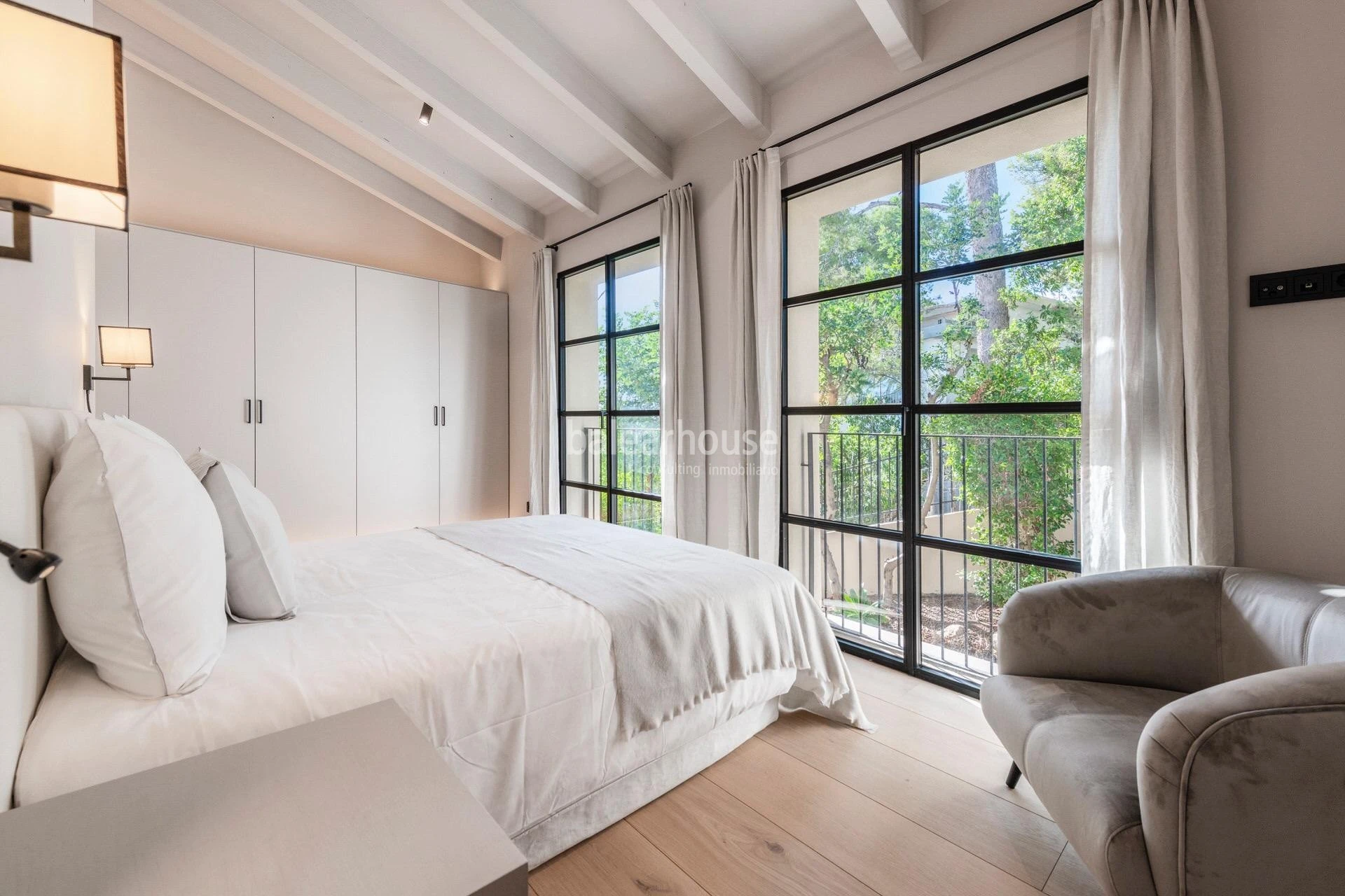Gran villa de obra nueva con un elegante diseño contemporáneo y vistas deslumbrantes al mar.