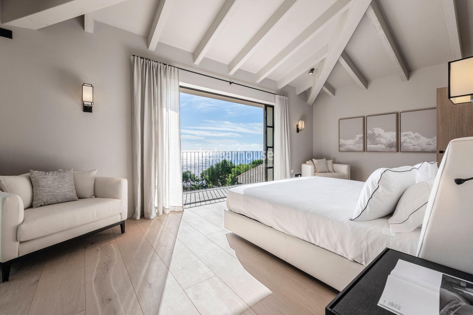 Gran villa de obra nueva con un elegante diseño contemporáneo y vistas deslumbrantes al mar.