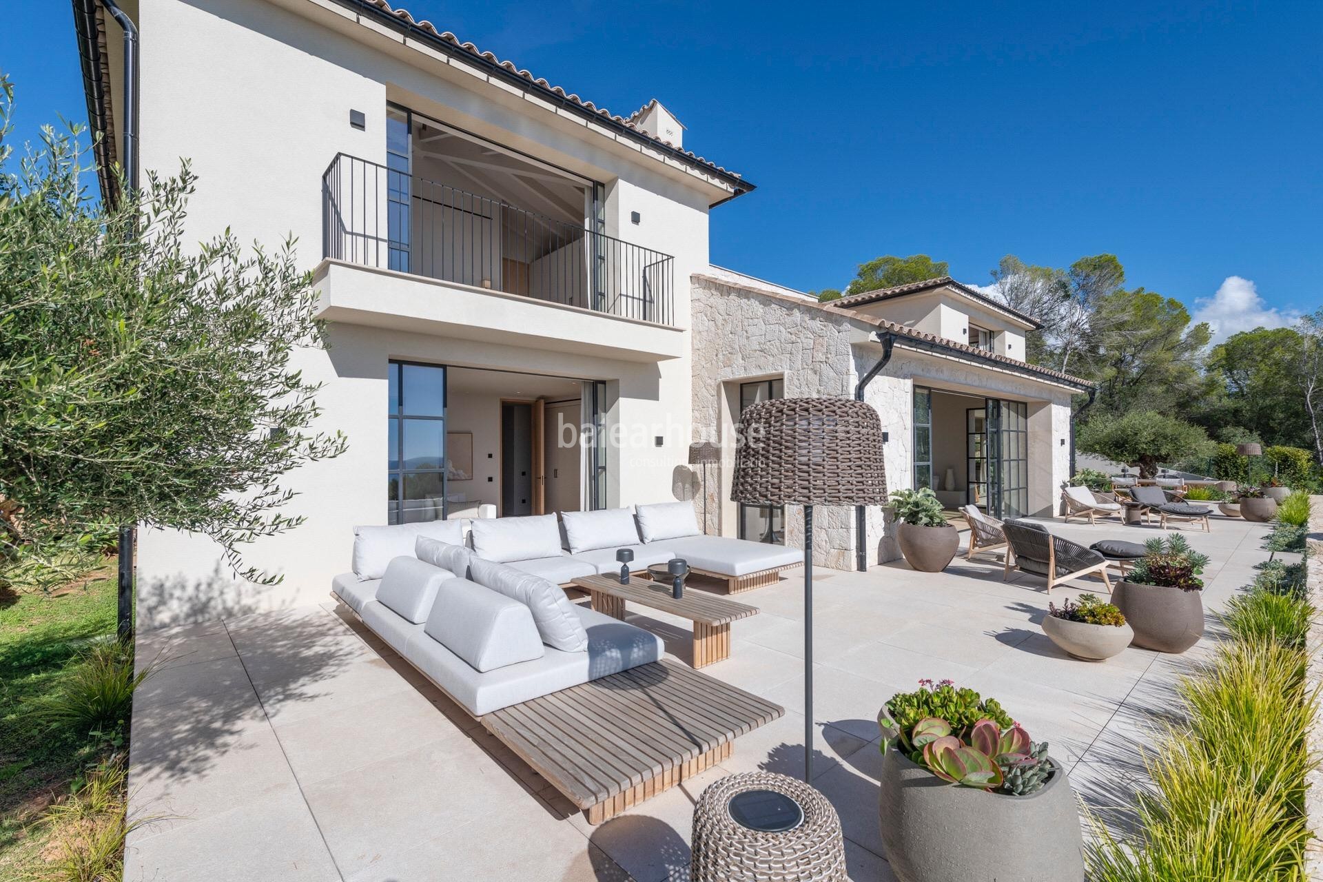 Gran villa de obra nueva con un elegante diseño contemporáneo y vistas deslumbrantes al mar.
