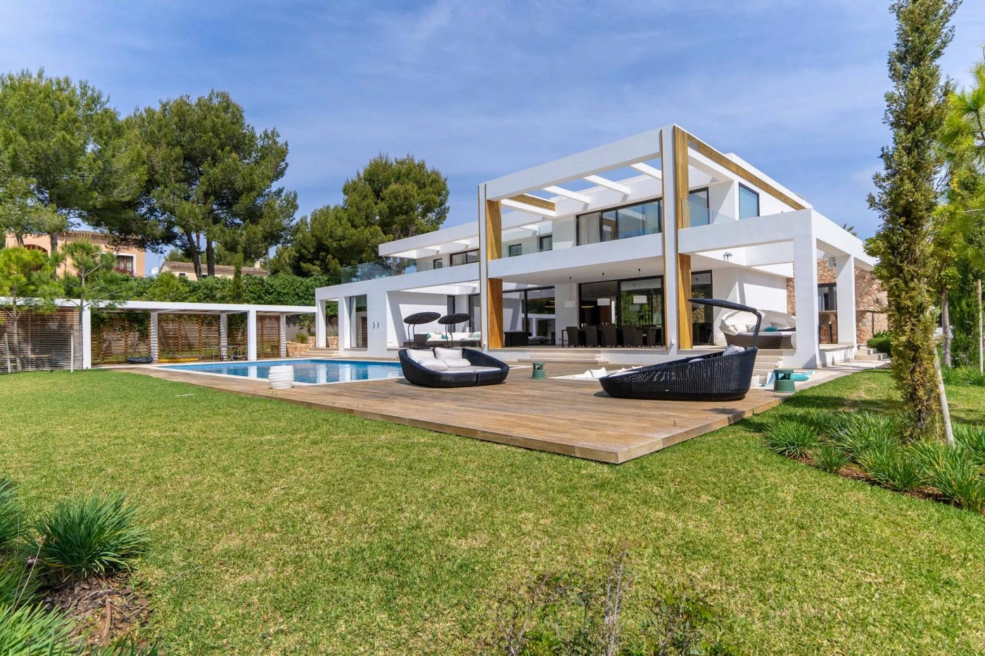 Espectacular puesta en escena de esta villa de diseño contemporáneo en Santa Ponsa