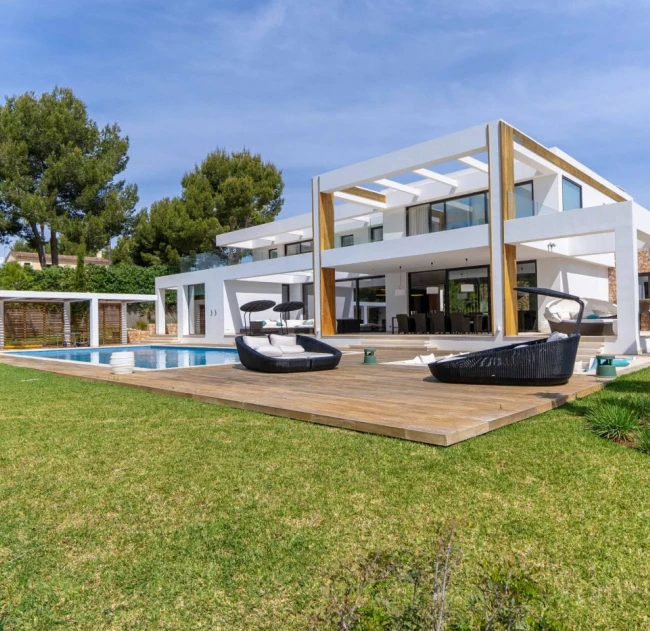 Spectacular contemporary  design for this luxury villa in beautiful Santa Ponsa