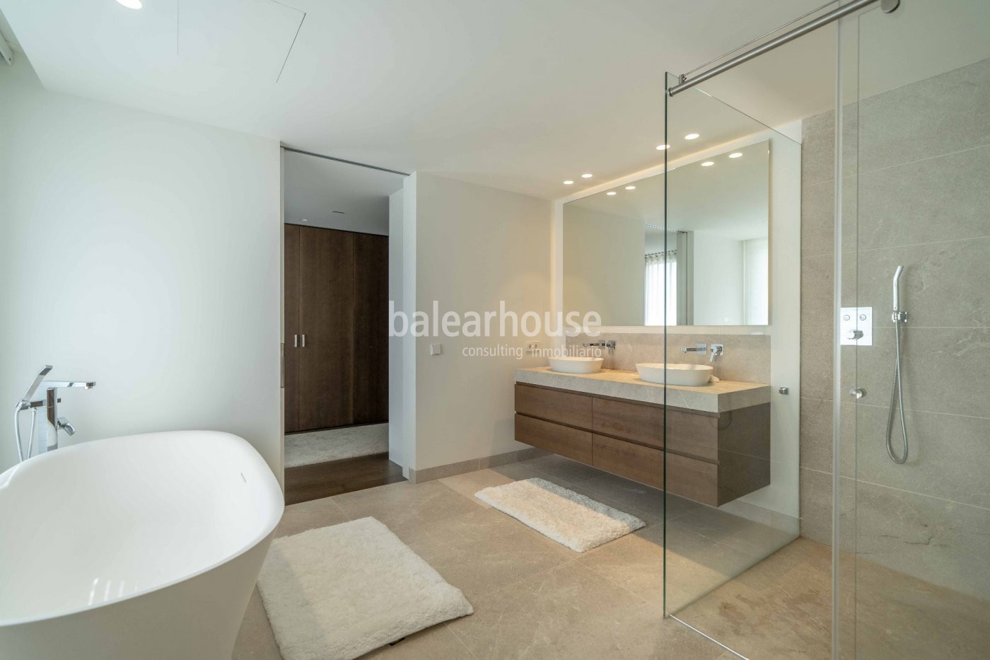 Spectacular contemporary  design for this luxury villa in beautiful Santa Ponsa