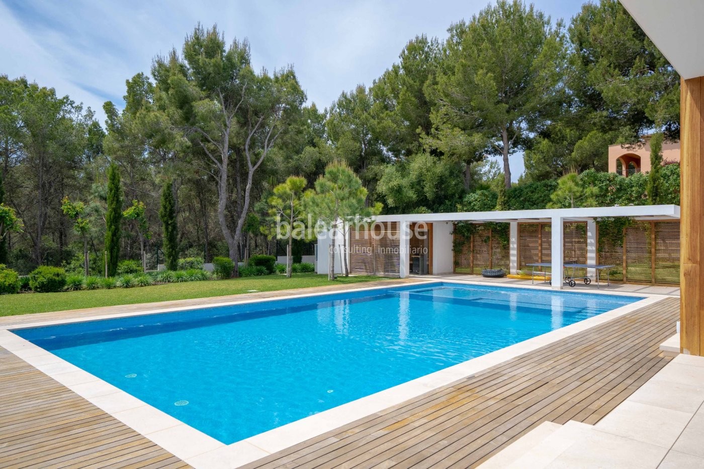 Spectacular contemporary  design for this luxury villa in beautiful Santa Ponsa