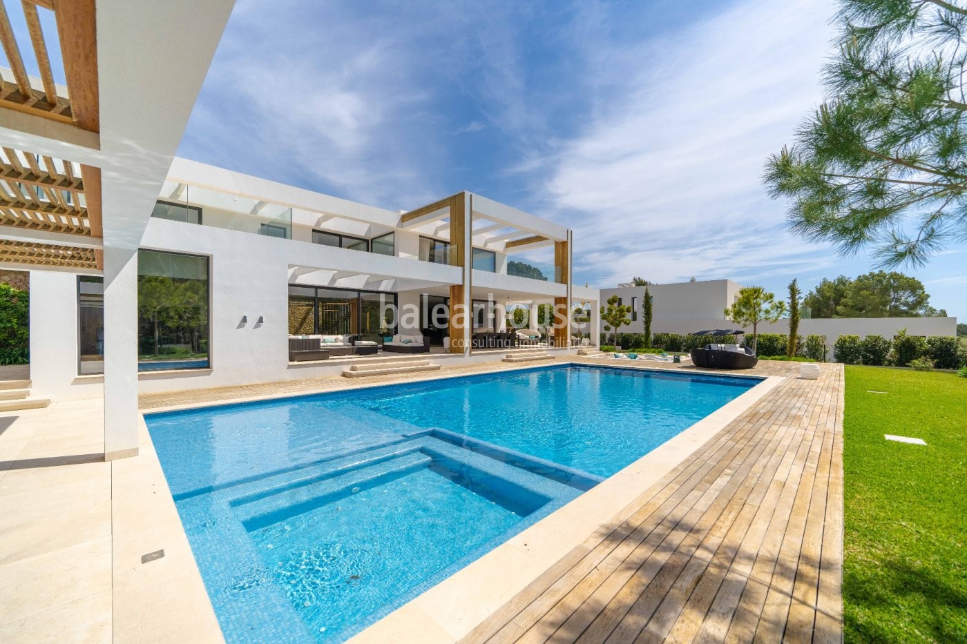 Spectacular contemporary  design for this luxury villa in beautiful Santa Ponsa