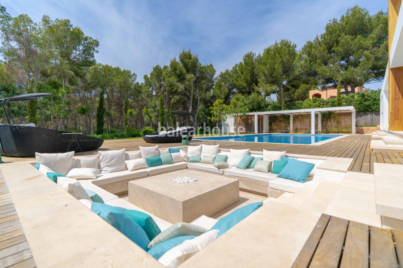 Spectacular contemporary  design for this luxury villa in beautiful Santa Ponsa