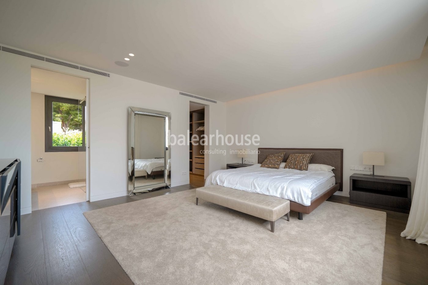 Spectacular contemporary  design for this luxury villa in beautiful Santa Ponsa