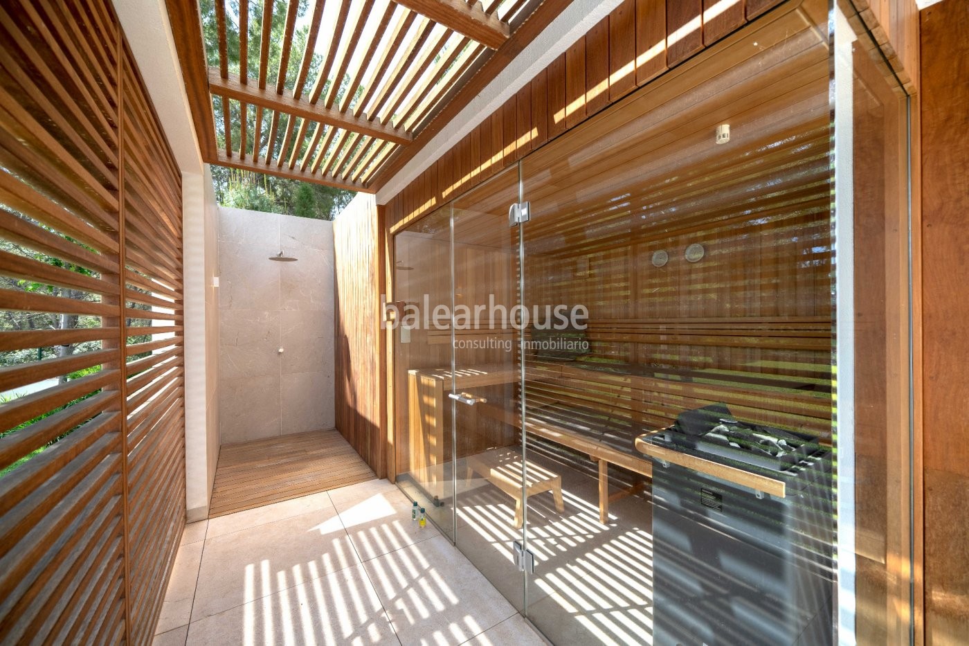 Spectacular contemporary  design for this luxury villa in beautiful Santa Ponsa