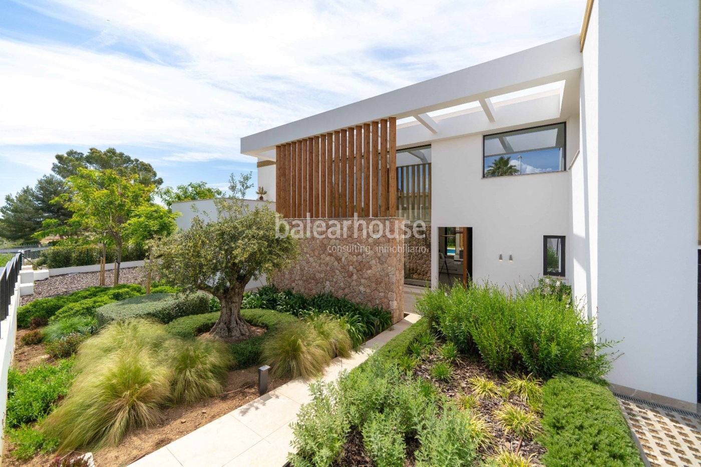 Spectacular contemporary  design for this luxury villa in beautiful Santa Ponsa