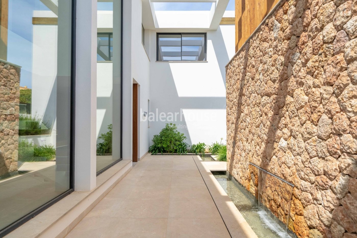 Spectacular contemporary  design for this luxury villa in beautiful Santa Ponsa