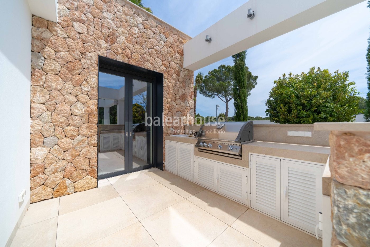 Spectacular contemporary  design for this luxury villa in beautiful Santa Ponsa