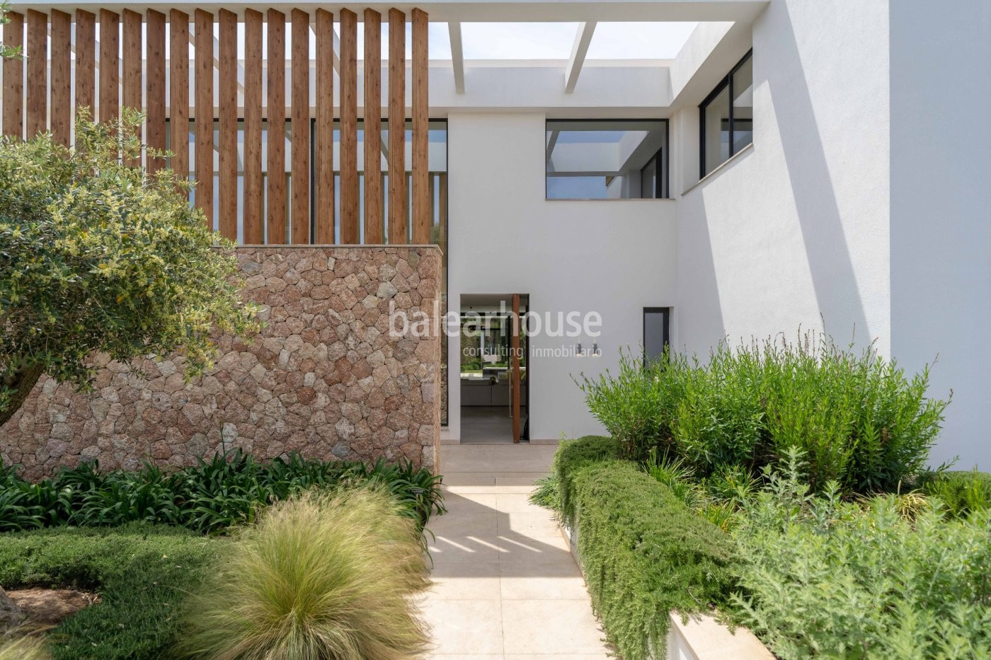 Spectacular contemporary  design for this luxury villa in beautiful Santa Ponsa