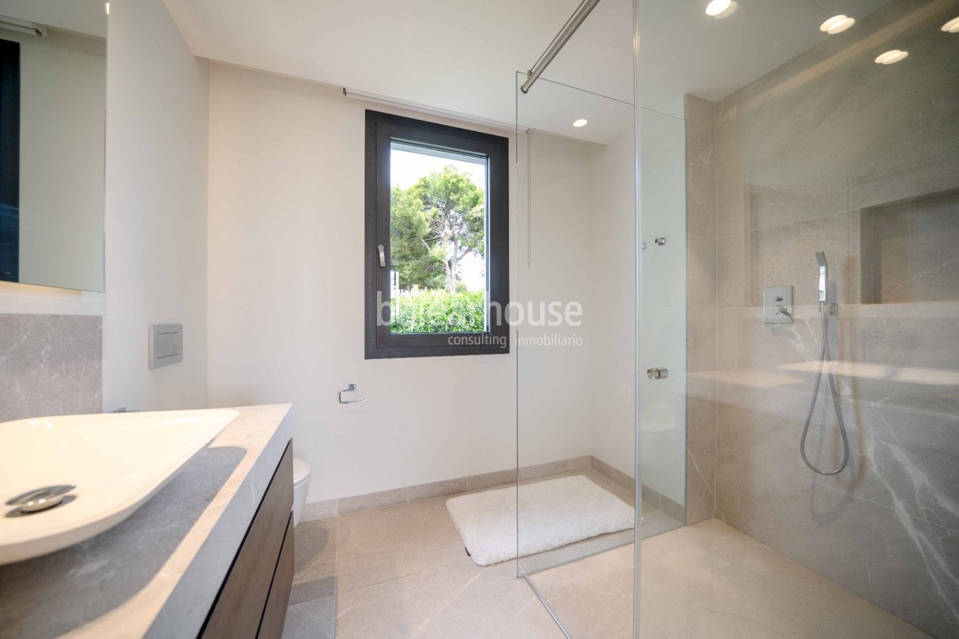 Spectacular contemporary  design for this luxury villa in beautiful Santa Ponsa