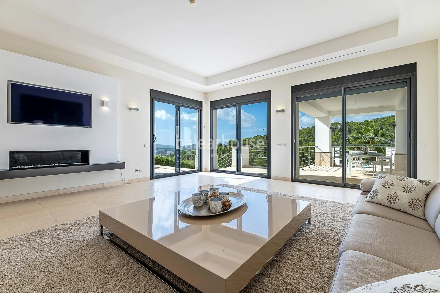 Villa de estilo mediterráneo con preciosas vistas al mar y puestas de sol en Costa den Blanes