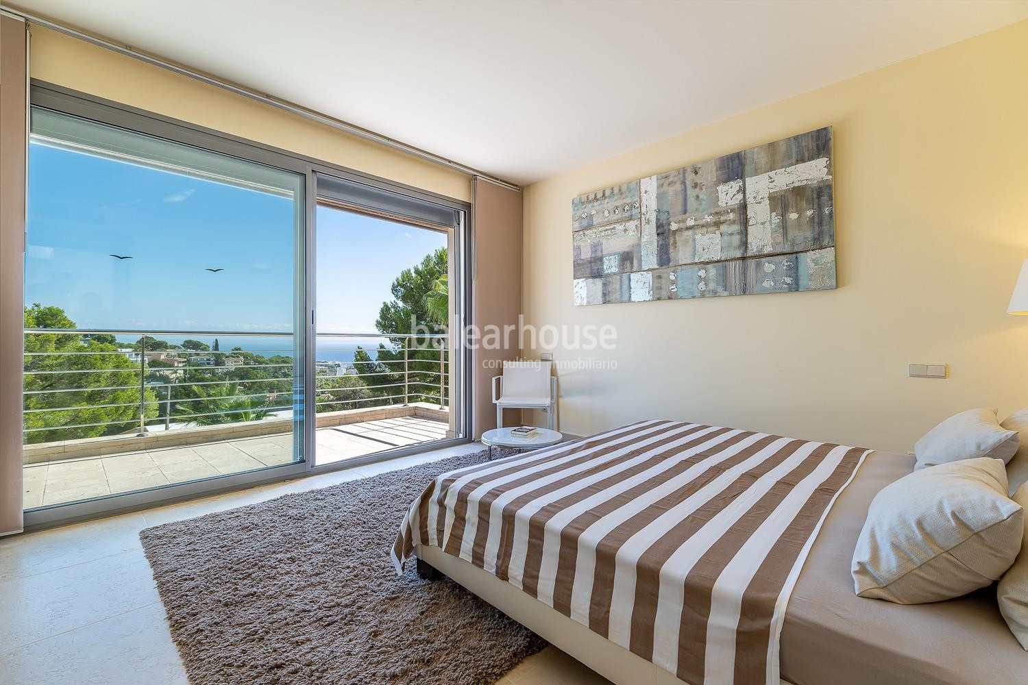 Villa de estilo mediterráneo con preciosas vistas al mar y puestas de sol en Costa den Blanes