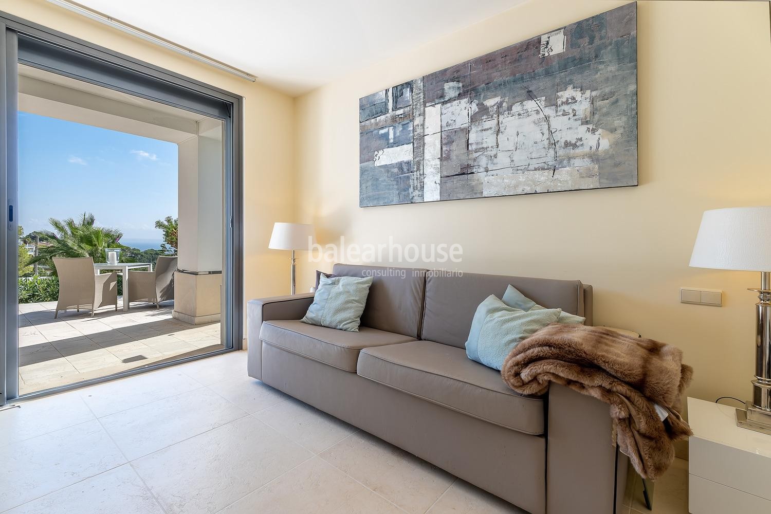 Villa de estilo mediterráneo con preciosas vistas al mar y puestas de sol en Costa den Blanes